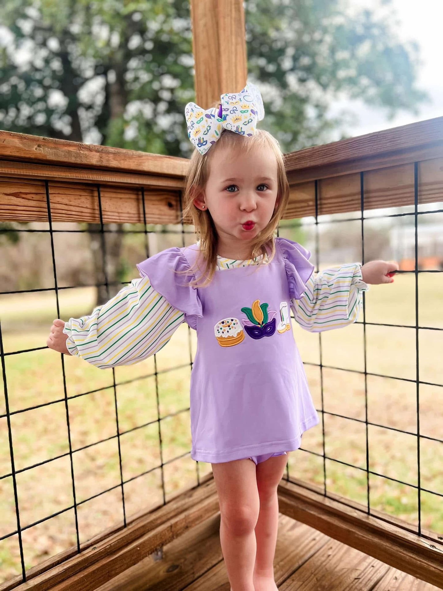 PO 22: Queen of the Mardi Bloomer Set